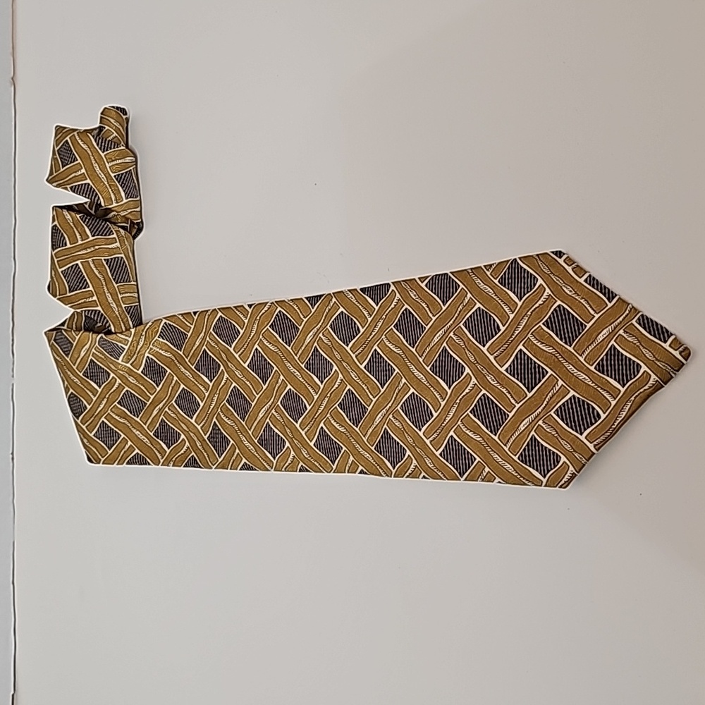Kenneth Cole of New York Golden Tie ALL SILK